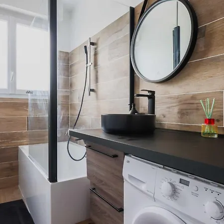 Modern With Balcony - 2br-4p-