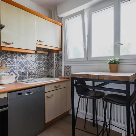 Modern With Balcony - 2br-4p- Sèvres
